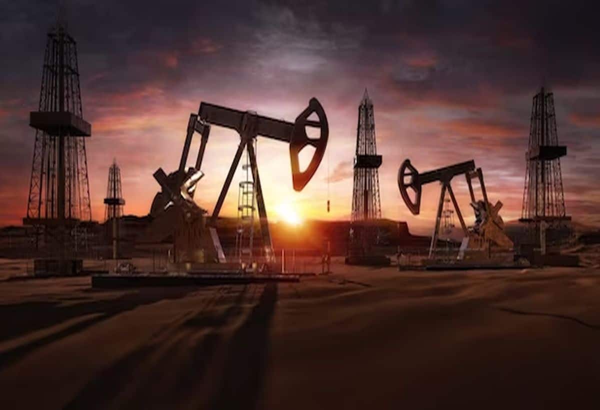 Crude Oil: कमजोर वैश्विक संकेतों से कच्चे तेल के वायदा भाव में गिरावट, आगे कैसे रहेगी चाल