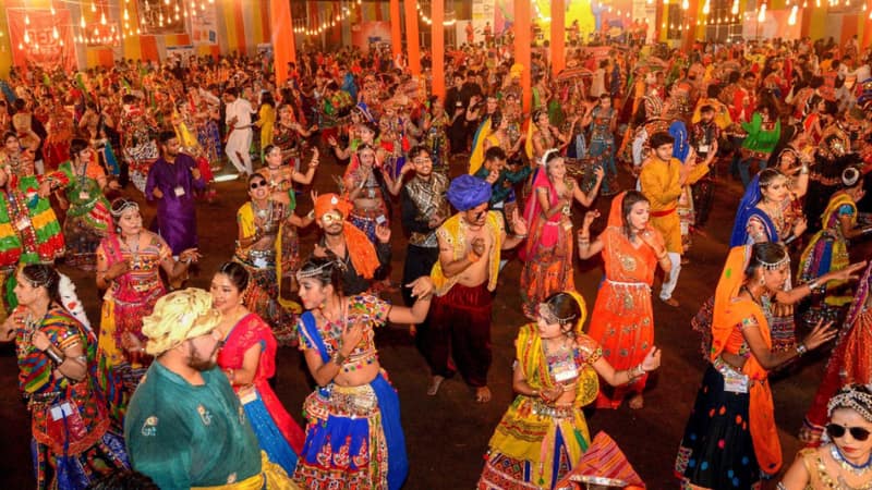Graba- Dandiya Nights: दिल्ली-एनसीआर में इन जगहों पर लें डांडिया नाइट का असली मजा, आपकी नवरात्रि एंजॉयमेंट में लग जाएंगे चार चांद