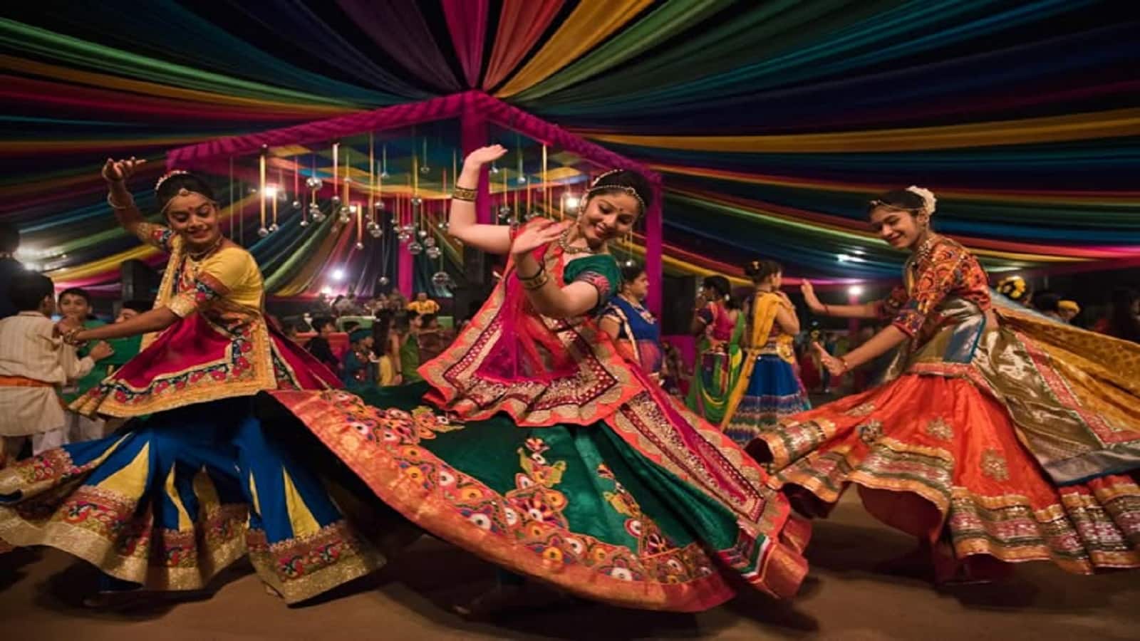 Shardiya Navratri 2025: 22 सितंबर से हो रहा है मां दुर्गा का आगमन, जानिए इस दौरान गरबा और डांडिया खेलने का क्या है धार्मिक महत्व?