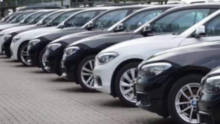 Car Festive Season Offers: त्योहारों पर इस बार कार खरीदने का मजा तीन गुना, गाड़ी घर लाने से पहले ये बातें जान लेंगे तो फायदे में रहेंगे