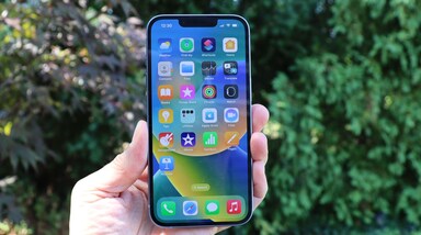 Flipkart Big Billion Days Sale 2025: अगर आप iPhone खरीदने की सोच रहे हैं तो यह खबर आपके लिए हो सकती है। दरअसल, Flipkart Big Billion Days Sale 2025 में iPhone 14 पर डिस्काउंट मिलेगा। कंपनी ने ये जानकारी दी है। इस सेल इवेंट में ई-कॉमर्स प्लेटफॉर्म सितंबर 2022 में लॉन्च हुए iPhone 14 को भारत में 40,000 रुपये से कम कीमत पर ऑफर करेगा। यह सेल 23 सितंबर से शुरू होगी। iPhone 14 में 6.06-इंच डिस्प्ले, 120 Hz रिफ्रेश रेट और वायरलेस चार्जिंग दिया गया है।

वहीं, iPhone 14 के अलावा, Apple के पिछले साल के iPhone मॉडल्स भी डिस्काउंट पर मिलेंगे। Axis Bank और ICICI Bank क्रेडिट और डेबिट कार्ड होल्डर्स को 10% इंस्टैंट डिस्काउंट भी मिलेगा।