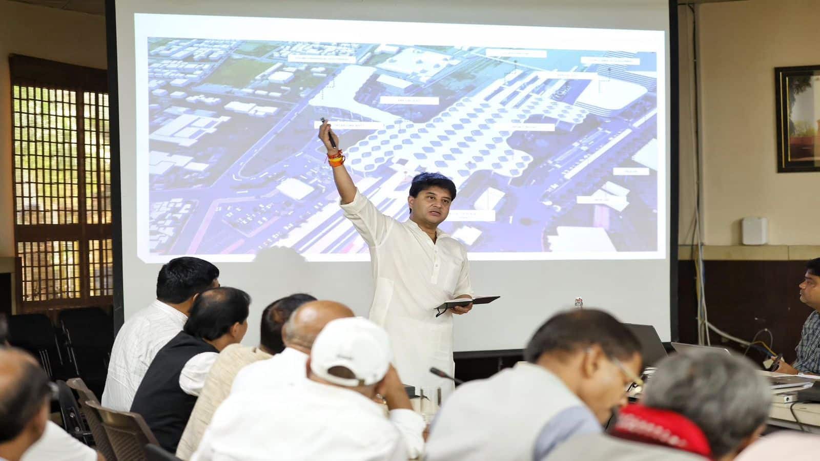 Jyotiraditya Scindia: ग्वालियर में ज्योतिरादित्य सिंधिया के कमबैक की अटकलें, टेंशन में आए MP के BJP नेता!