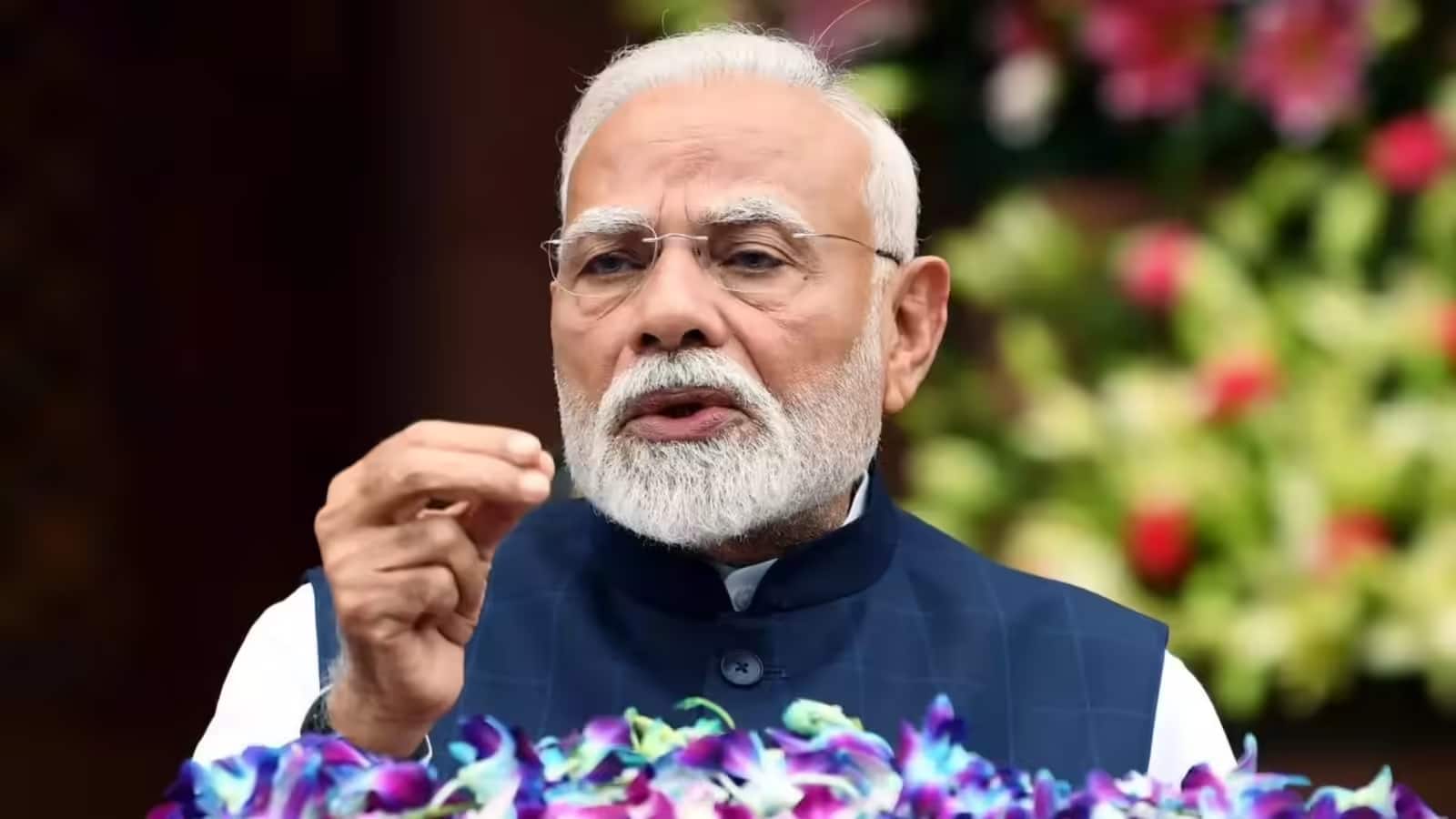 PM Modi Bihar Visit: पीएम मोदी ने पूर्णिया एयरपोर्ट का किया उद्घाटन! बिहार को दी ₹36,000 करोड़ की सौगात, RJD-कांग्रेस पर बरसे