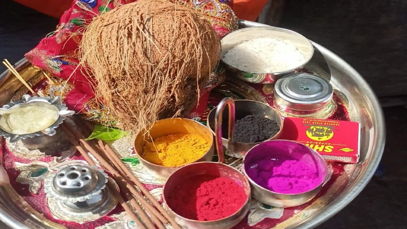 Navratri Special: अष्टमी के दिन मां की पूजा की थाली में जरूर रखें ये खास चीज, मां से मिलेगा सुख-समृद्धि का आशीर्वाद