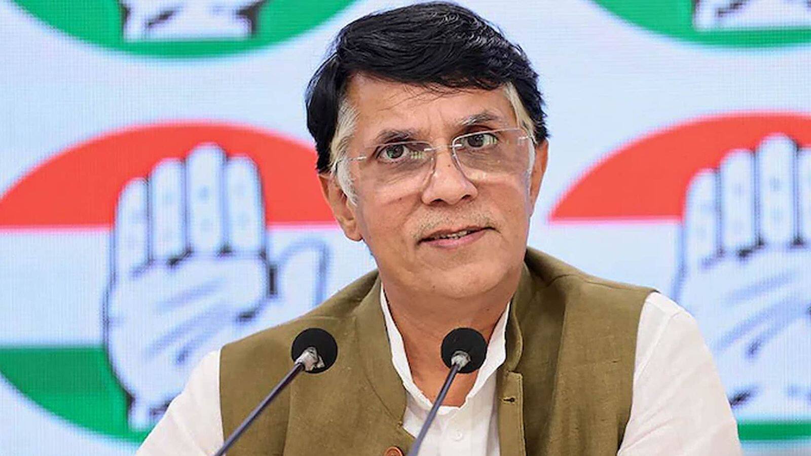 Pawan Khera: कांग्रेस नेता पवन खेड़ा के पास है दो-दो वोटर आईडी कार्ड? चुनाव आयोग ने भेजा नोटिस