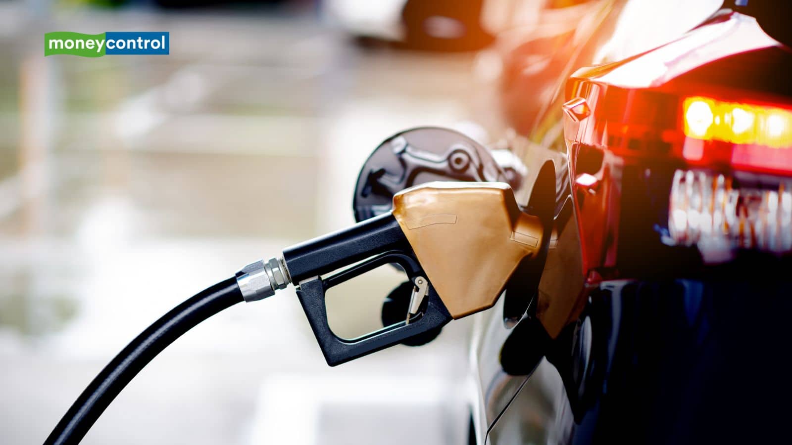 Petrol Diesel Price Today: कहीं राहत, कहीं झटका! जानें आज आपके शहर में क्या है पेट्रोल-डीजल का भाव