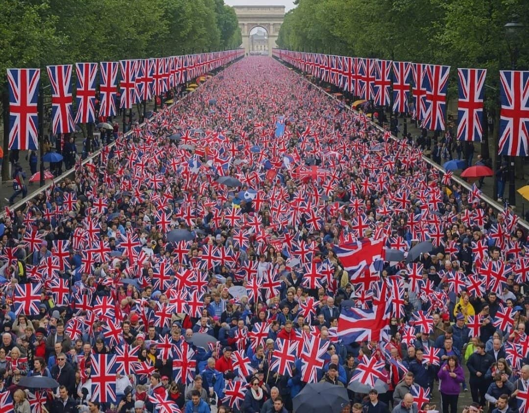 Protests in London: लंदन में सड़कों पर उतरे लाखों लोग, पुलिस के साथ हुई झड़प...जानें क्यों हो रहा ये प्रदर्शन
