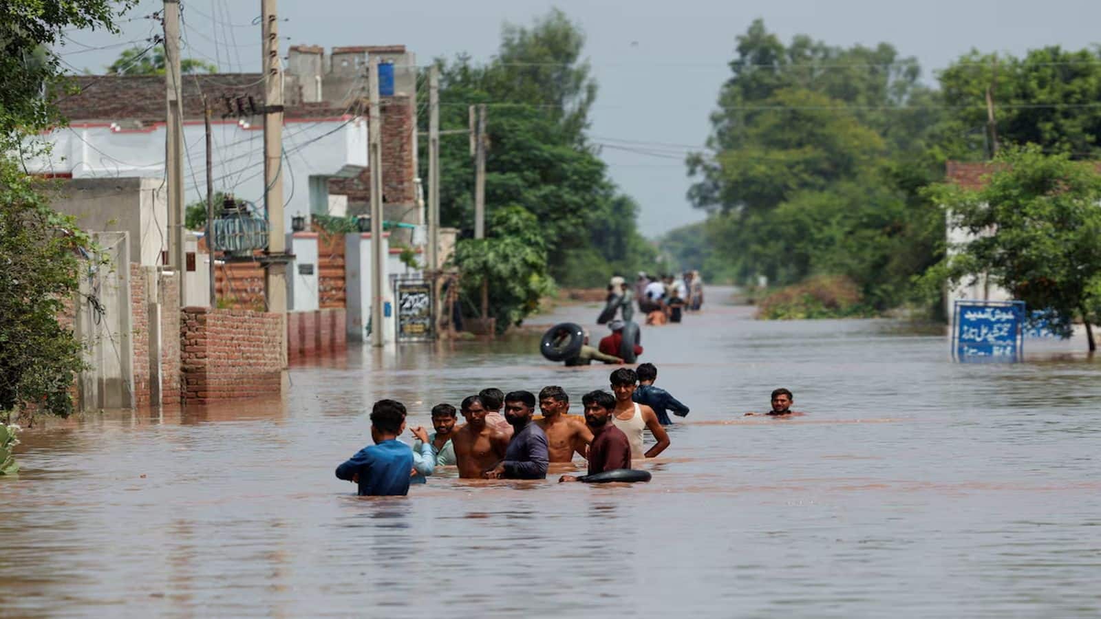 Heavy Rain Alert: कश्मीर, हिमाचल और पंजाब समेत इन राज्यों में 'रेड अलर्ट' जारी! मूसलाधार बारिश की चेतावनी, स्कूल बंद