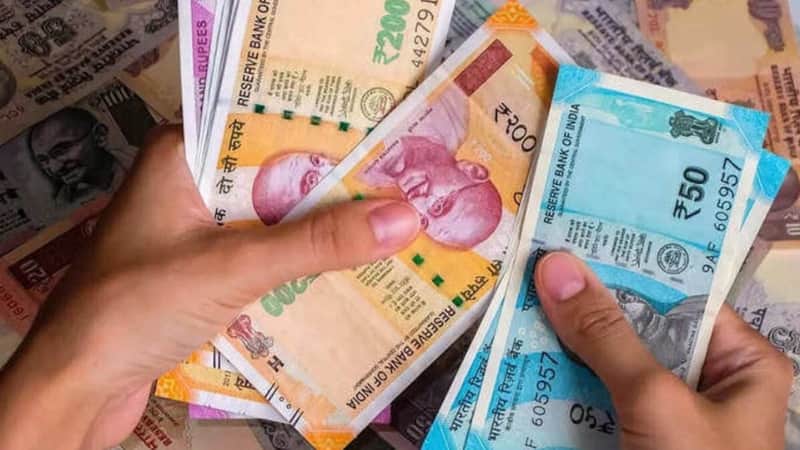 Small Saving Schemes: 30 सितंबर को अपडेट होगा नया इंटरेस्ट रेट, वित्त मंत्रालय ने की पिछली दरों को बरकरार रखने की घोषणा की