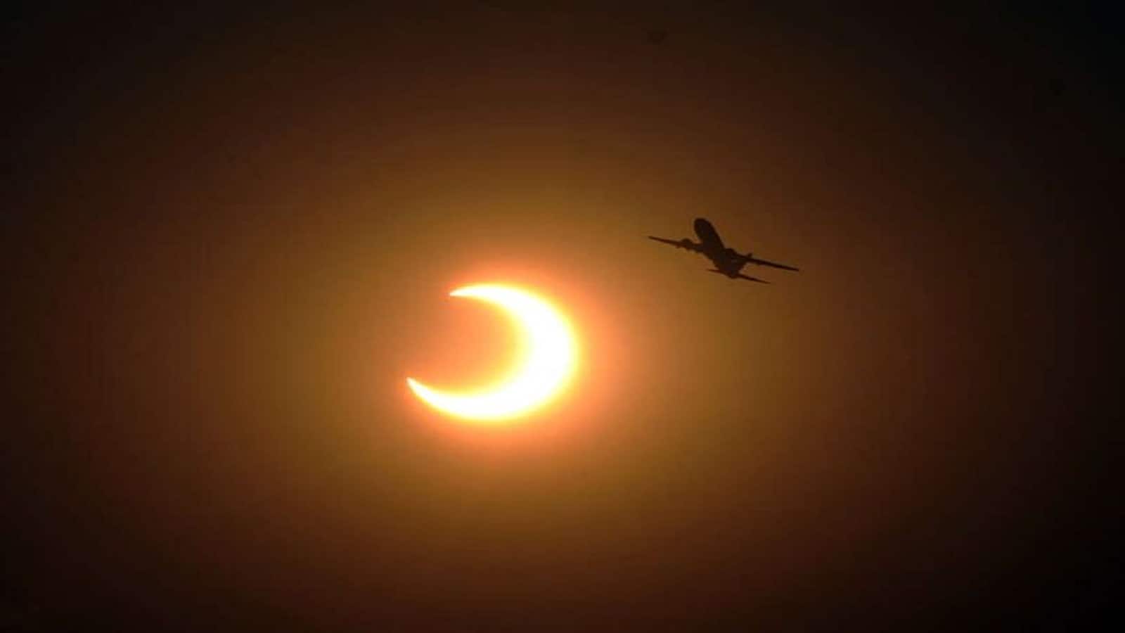 Surya Grahan 2025: इसी महीने होगा साल का दूसरा और अंतिम सूर्य ग्रहण, जानें सही तारीख और समय