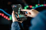 Top 20 Stocks Today: बाजार में इंट्राडे ट्रेडिंग कर कमाना चाहते हैं मुनाफा तो इन 20 स्टॉक पर एक बार जरुर डाल ले नजर