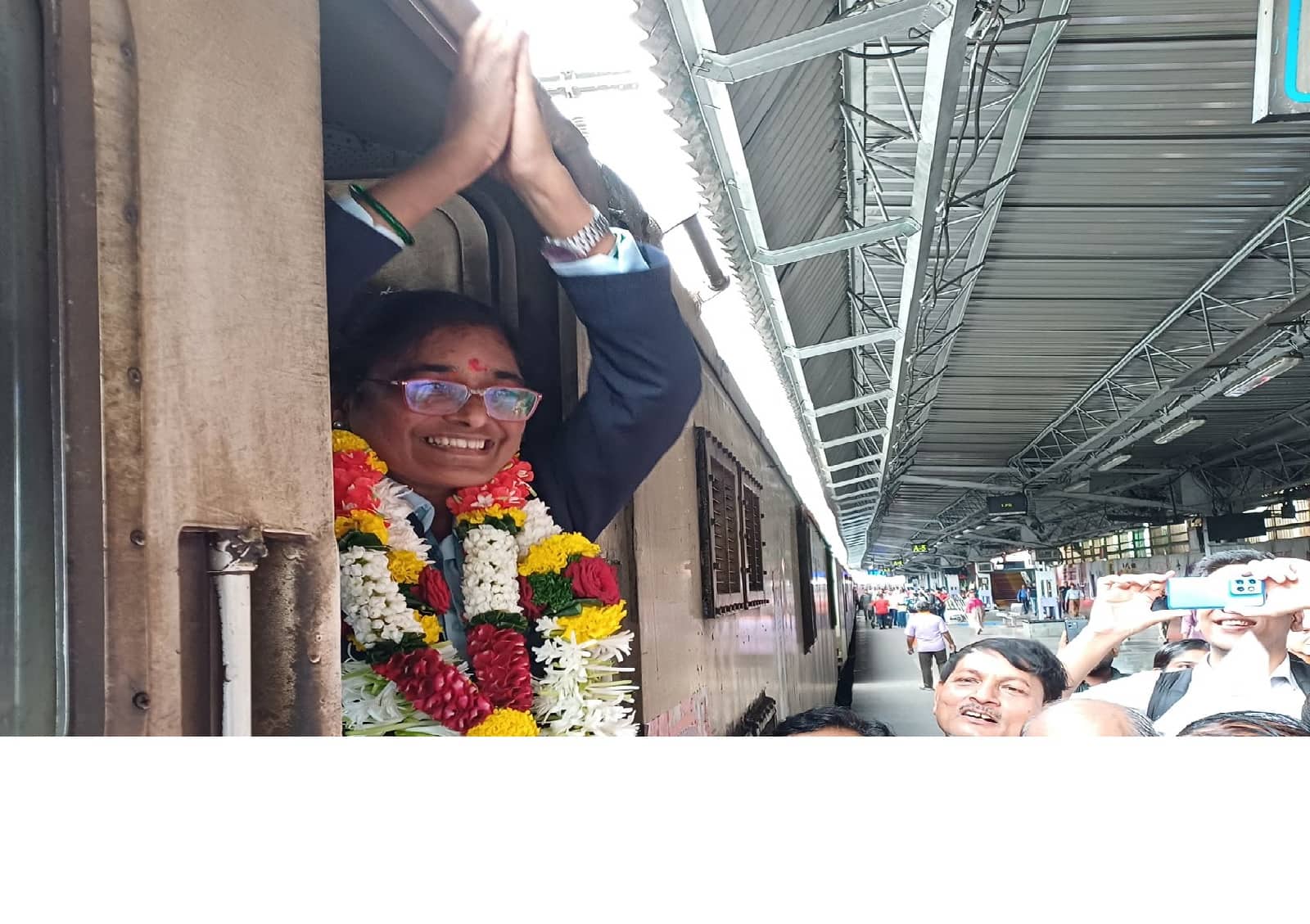 30 सितंबर को रिटायर होंगी सुरेखा यादव, देश की पहली महिला लोको पायलट को आनंद महिंद्रा ने दी बधाई
