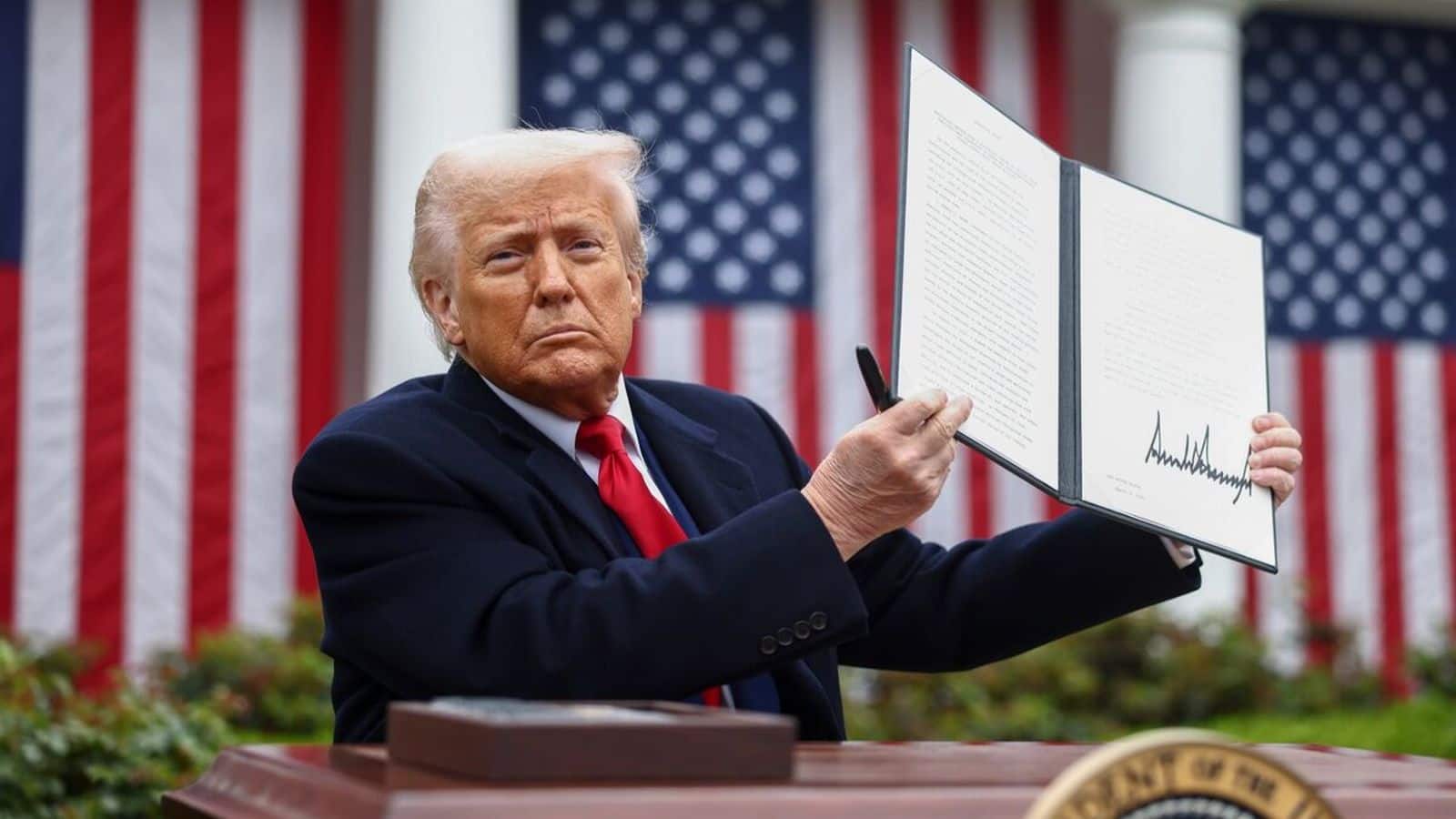 Trump Tariffs: ट्रंप के 100% टैरिफ से जेनेरिक दवाइयों को मिली छूट, फिर भी बना हुआ है यह डर