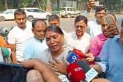 Bihar Chunav: "20 साल से पार्टी के लिए काम कर रहे हैं, फिर भी टिकट नहीं मिला", लालू-राबड़ी आवास पर फूट-फूटकर रोईं RJD नेता ऊषा देवी
