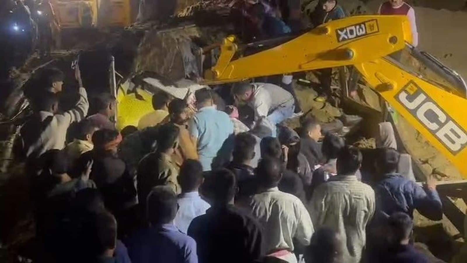 Bilaspur Bus Accident: हिमाचल प्रदेश के बिलासपुर में भीषण बस हादसा! 18 लोगों की मौत, कई भूस्खलन के मलबे में दबे