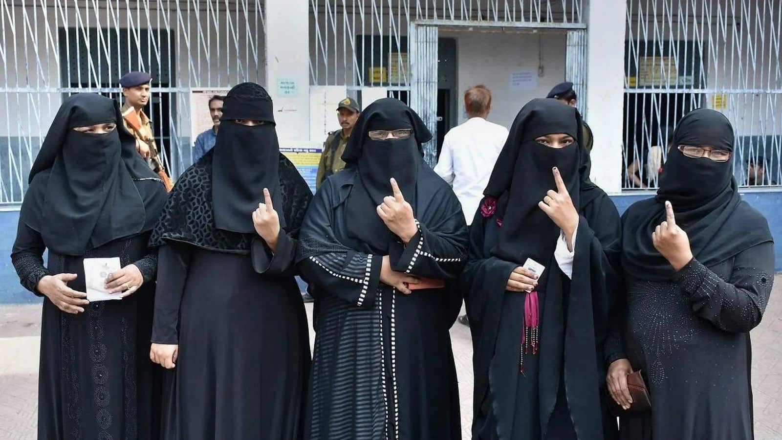 Bihar Burqa Row: बुर्के में महिला है या पुरुष? आंगनबाड़ी कार्यकर्ता पर्दे वाली मतदाताओं की करेंगी पहचान