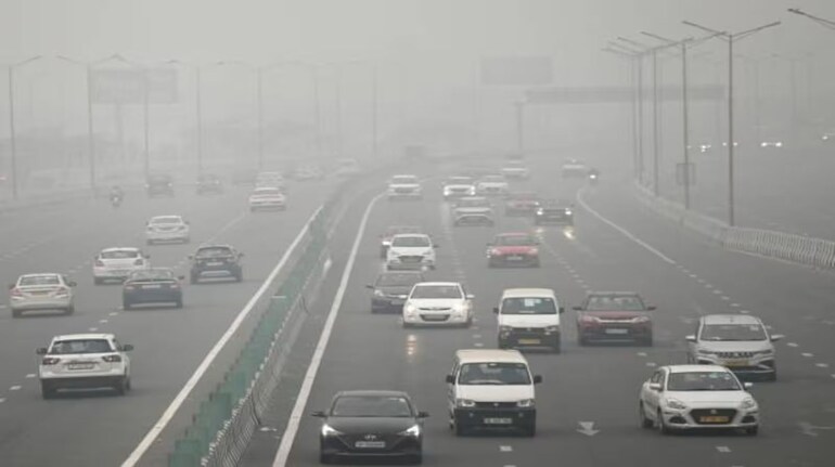Delhi AQI: दिल्ली में नहीं कम हो रहा जहरीली हवा का कहर, अक्टूबर से दोगुनी  घातक रही नवंबर की हवा, आज भी AQI 318 पार | Moneycontrol Hindi