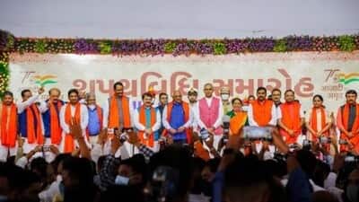 Gujarat Cabinet: रिवाबा जडेजा बनीं गुजरात की शिक्षा मंत्री, जानें किस नेता को मिला कौन सा मंत्रालय?