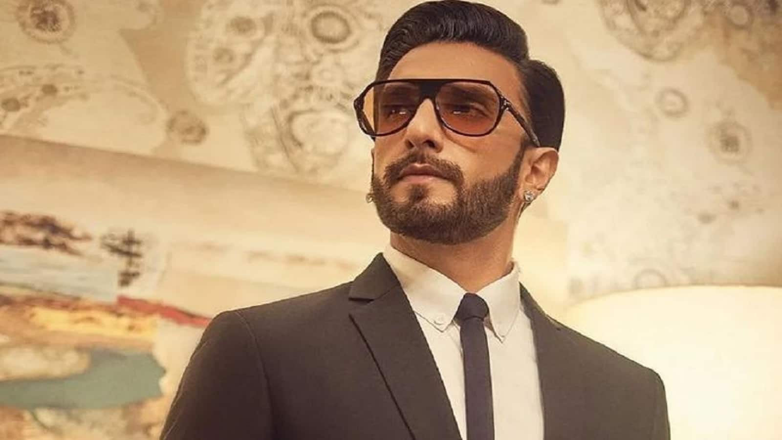 बड़े नखरे वाले हैं ये सितारे, रणवीर के पास हैं 3 वैनिटी वैन तो शीशम वुड से बनी है कंगना की वैन