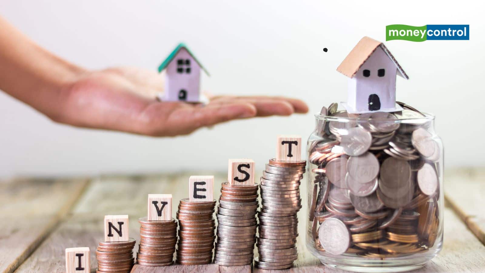 State Bank of India (SBI) The country's largest bank SBI offers 6.45% interest rate on one year FD. An investment of Rs 1 lakh will grow to Rs 1,06,450 at the end of the year. 