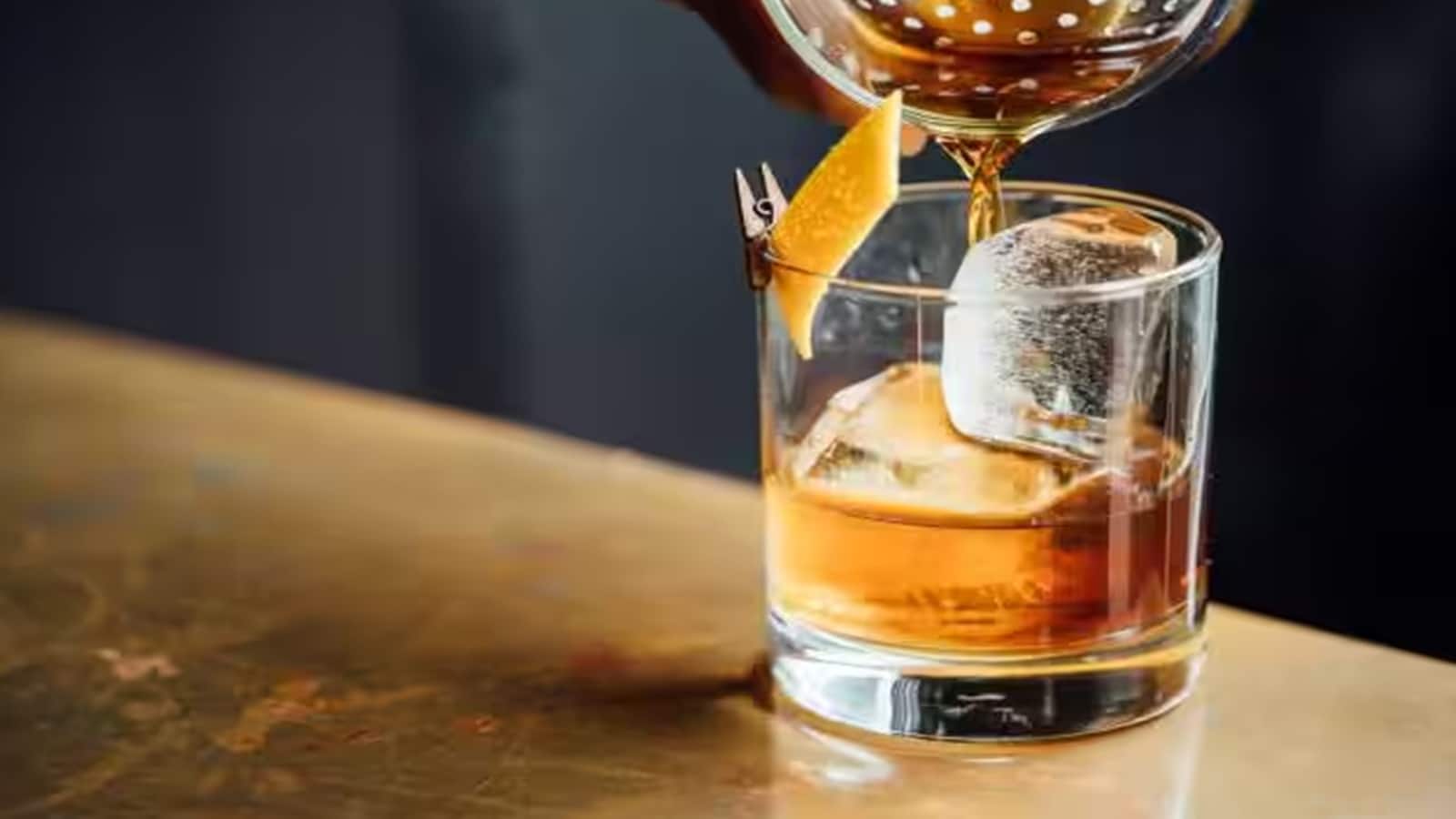 Globus Spirits । मौजूदा भाव: ₹1103.50 (+3.21%) ग्लोबस स्पिरिट्स ने तेराई इंडिया क्राफ्ट वोदका लॉन्च किया जिसे कंपनी ने एमिथिस्ट क्रिस्टल के साथ फिल्टर होने वाली दुनिया की पहली प्रीमियम वोदका कहा है। इसका कंपनी के शेयरों ने भी स्वागत किया और आज इंट्रा-डे में यह 14.53% उछलकर ₹1224.50 पर पहुंच गया।