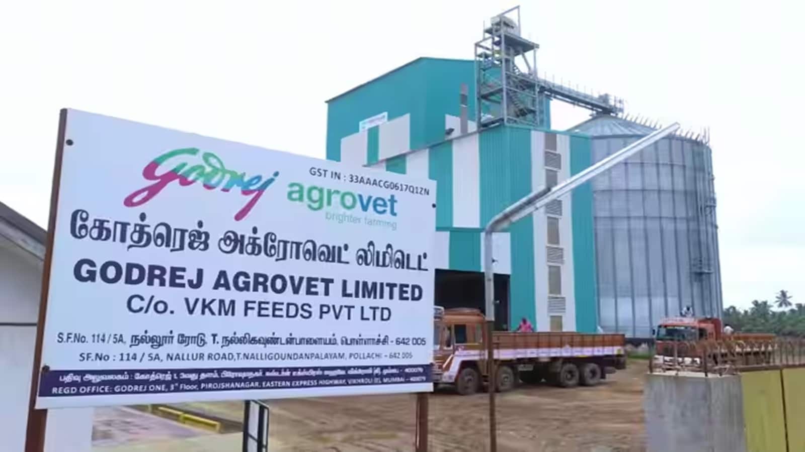 Godrej Agrovet । मौजूदा भाव: ₹674.00 (-2.35%) एस्टेक लाइफसाइंसेज को लेकर अधिग्रहण से जुड़े नियमों के उल्लंघन के लिए सेबी से गोदरेज एग्रोवेट को वार्निंग मिली तो इसके शेयर आज इंट्रा-डे में 2.78% टूटकर ₹671.05 पर आ गए।