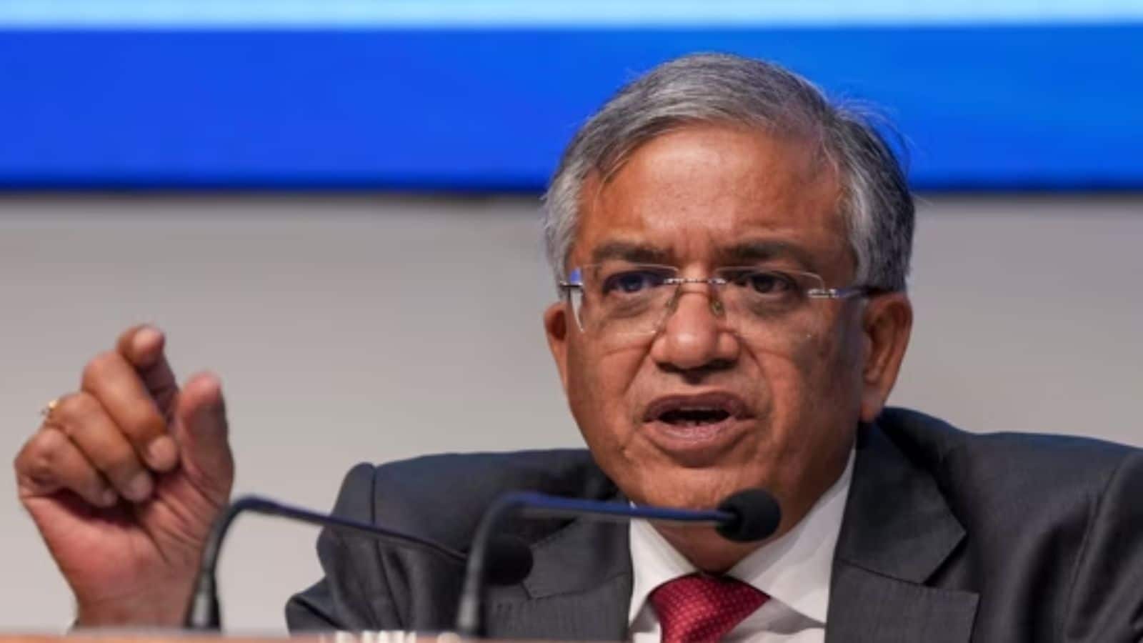 'यह सिर्फ पहचान का सबूत है' बिहार के बाद क्या देशभर में SIR में भी आधार शामिल किया जाएगा? CEC ने दिया ये जवाब