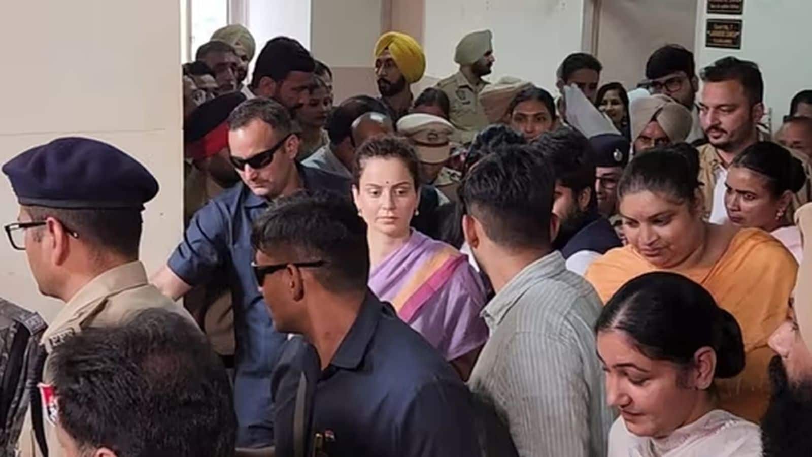 Kangana Ranaut: पंजाब कोर्ट में पेश हुईं कंगना रनौत, किसान आंदोलन में शामिल बुजुर्ग महिला से कमेंट्स के लिए मांगी माफी Kangana Ranaut: पंजाब कोर्ट में पेश हुईं कंगना रनौत, किसान आंदोलन में शामिल बुजुर्ग महिला से कमेंट्स के लिए मांगी माफी