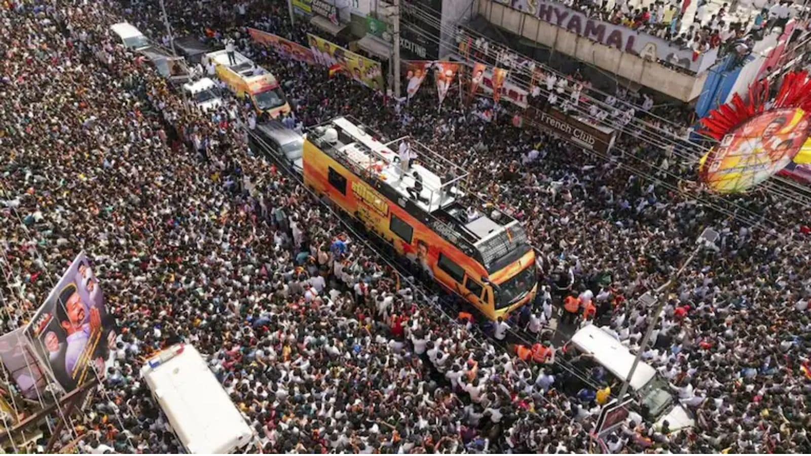 Karur Stampede Case: करूर भगदड़ मामले में सुप्रीम कोर्ट ने CBI जांच के दिए  आदेश, पूर्व जज की अध्यक्षता में बनी 3-सदस्यीय कमेटी | Moneycontrol Hindi