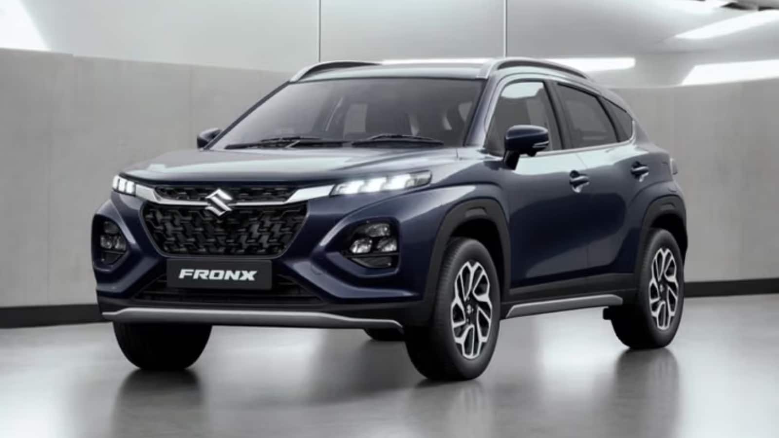 मारुति सुजुकी की क्रॉसओवर एसयूवी फ्रॉन्क्स (Fronx) अपने स्पोर्टी डिजाइन और प्रीमियम फीचर्स की वजह से काफी पॉपुलर है और इस साल इसकी धुआंधार बिक्री हो रही है। इसकी शुरुआती एक्स शोरूम प्राइस 6.85 लाख रुपये है।
