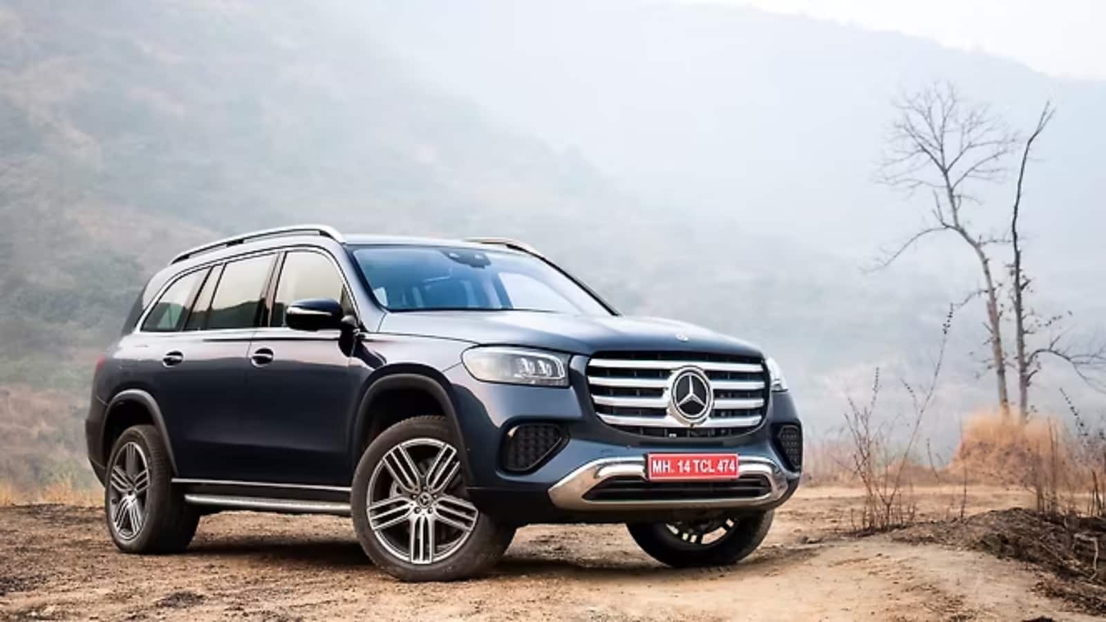 जब लग्जरी एसयूवी की बात आती है, तो GLA 450 4MATIC एक बेंचमार्क मॉडल है जिसे हम नजरअंदाज नहीं कर सकते। GST 2.0 के तहत, GLS 450 की कीमत में भी 10 लाख रुपये की भारी कमी आई है। ब्रांड ने घोषणा की है कि GLS 450 4MATIC वेरिएंट की नई कीमत 1.34 करोड़ रुपये एक्स-शोरूम है, जबकि पहले इसकी एक्स-शोरूम कीमत 1.44 करोड़ रुपये थी।