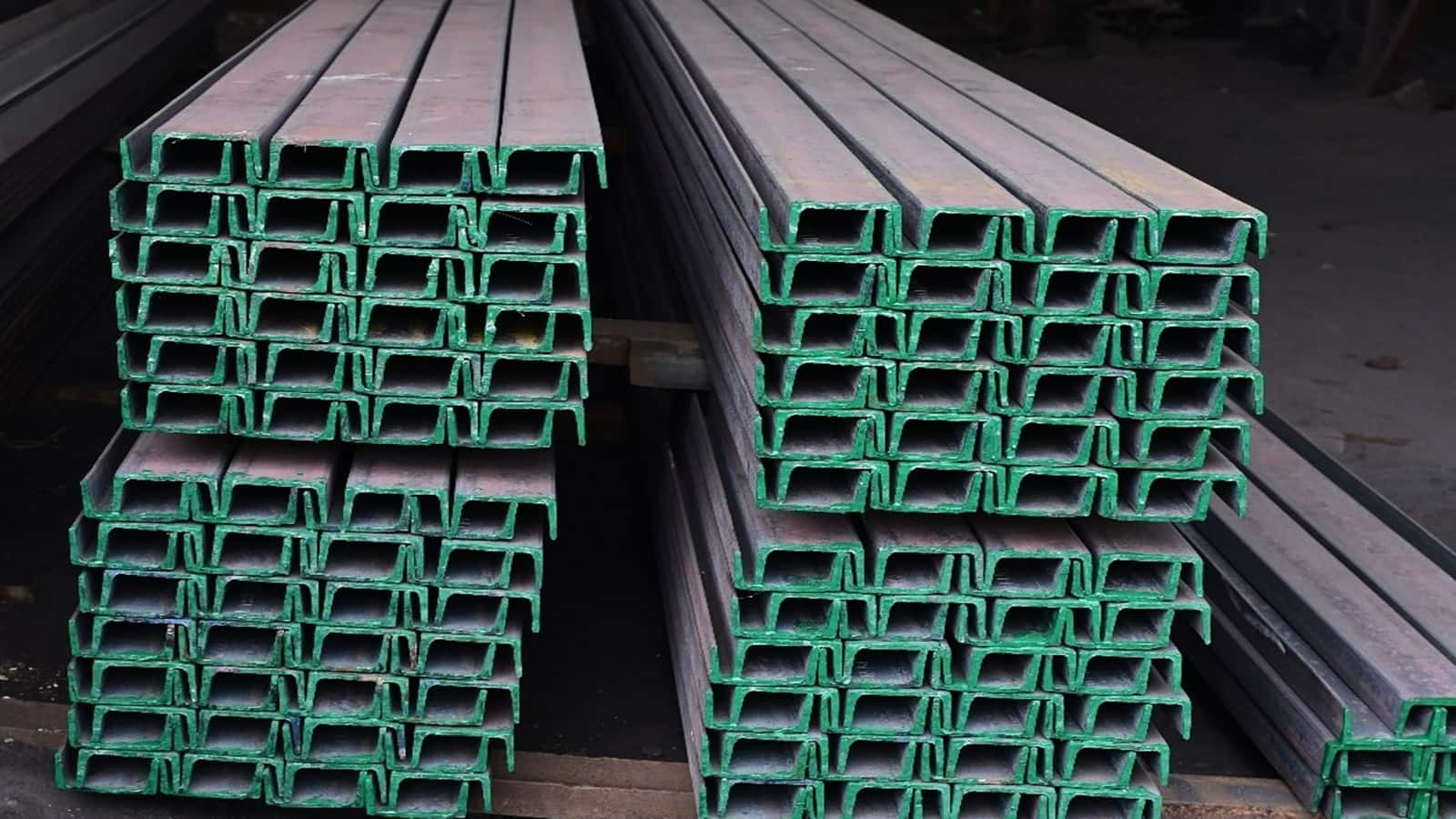 Mittal Sections IPO Listing: आईपीओ निवेशकों को बिग शॉक, 20% डिस्काउंट पर लिस्ट हुआ ₹143 का शेयर