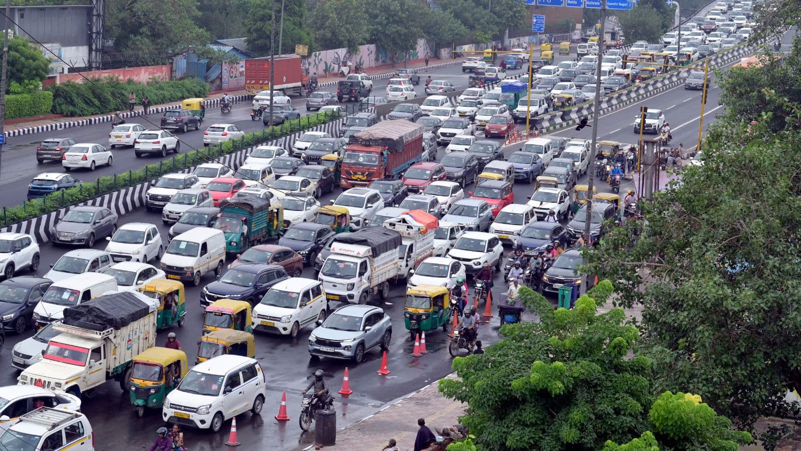Mumbai Traffic Advisory: शिंदे-उद्धव दशहरा रैलियों के चलते मुंबई ट्रैफिक अलर्ट, यहां जानें सुरक्षित वैकल्पिक मार्ग