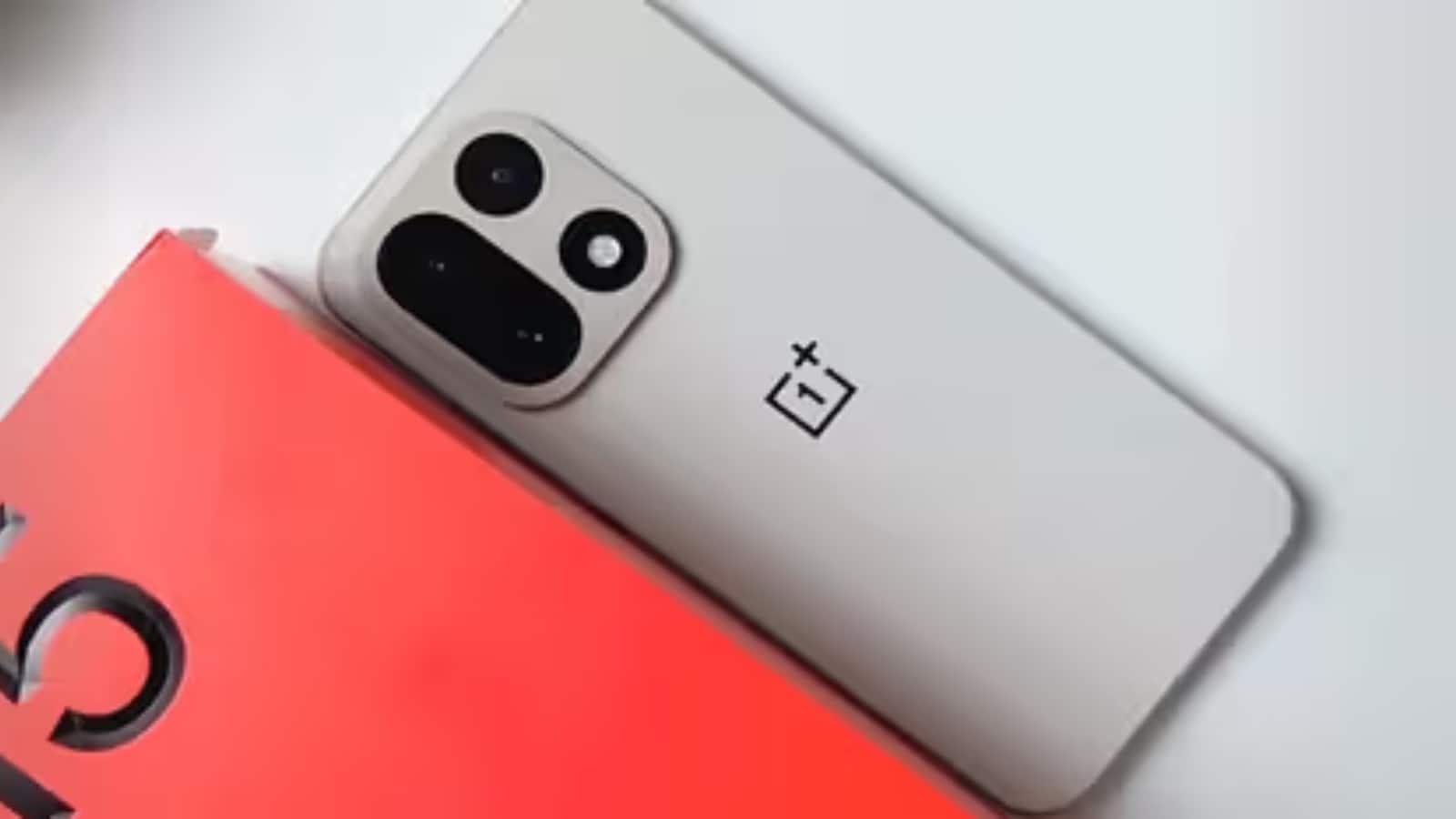 OnePlus 15: OnePlus 15 ट्रिपल कैमरा सेटअप और 3x ऑप्टिकल जूम के साथ होगा पेश, मिलेंगे और भी बेहतरीन फीचर्स