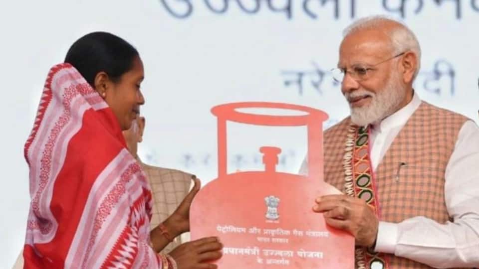 प्रधानमंत्री उज्ज्वला योजना ने बढ़ाई देश में क्लीन एनर्जी की पहुंच, पर्यावरण से लेकर सशक्तिकरण में हुआ सुधार प्रधानमंत्री उज्ज्वला योजना ने बढ़ाई देश में क्लीन एनर्जी की पहुंच, पर्यावरण से लेकर सशक्तिकरण में हुआ सुधार