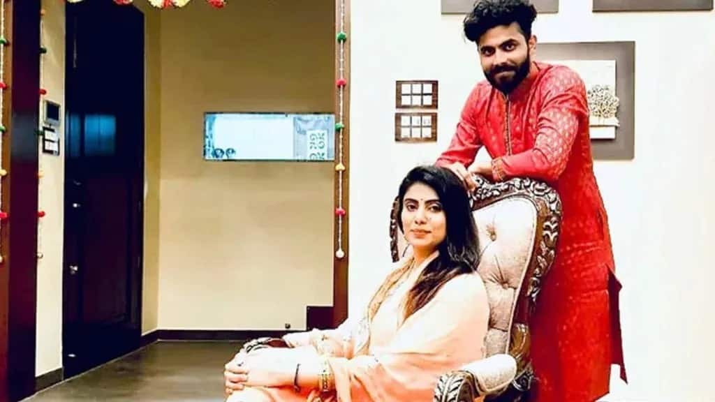 Rivaba Jadeja: UPSC की तैयारी और रविंद्र जडेजा से मुलाकात...3 साल की राजनीति में ही बन गईं मंत्री, कहानी रिवाबा जडेजा की
