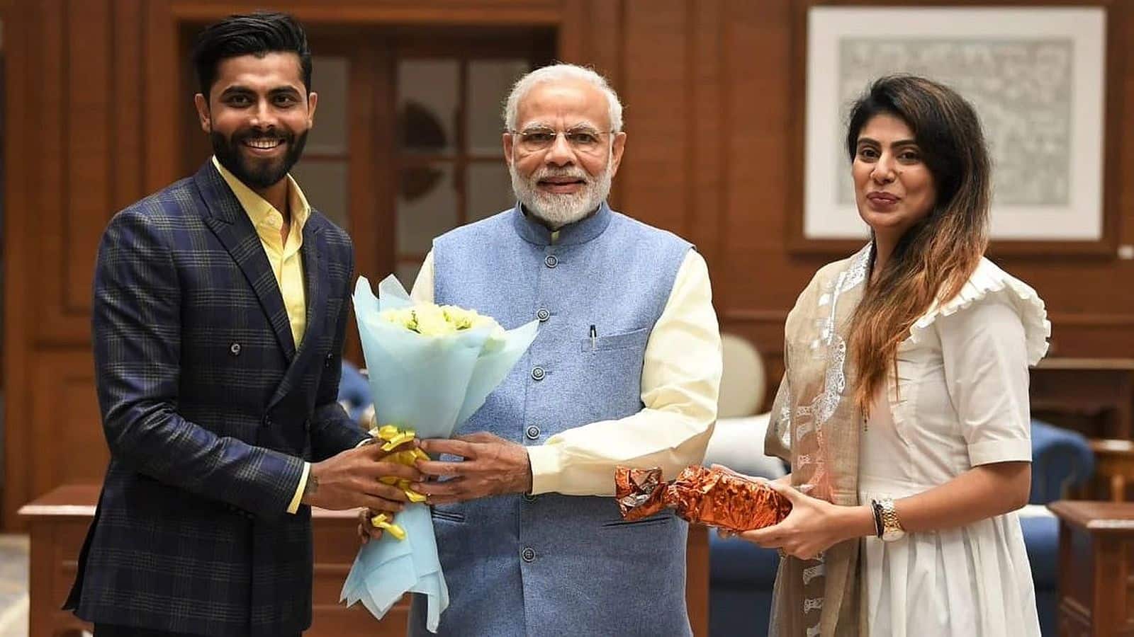 Gujarat Cabinet Expansion: क्रिकेटर रविंद्र जडेजा की पत्नी रिवाबा गुजरात कैबिनेट में होंगी शामिल! सभी मंत्रियों ने दिया इस्तीफा