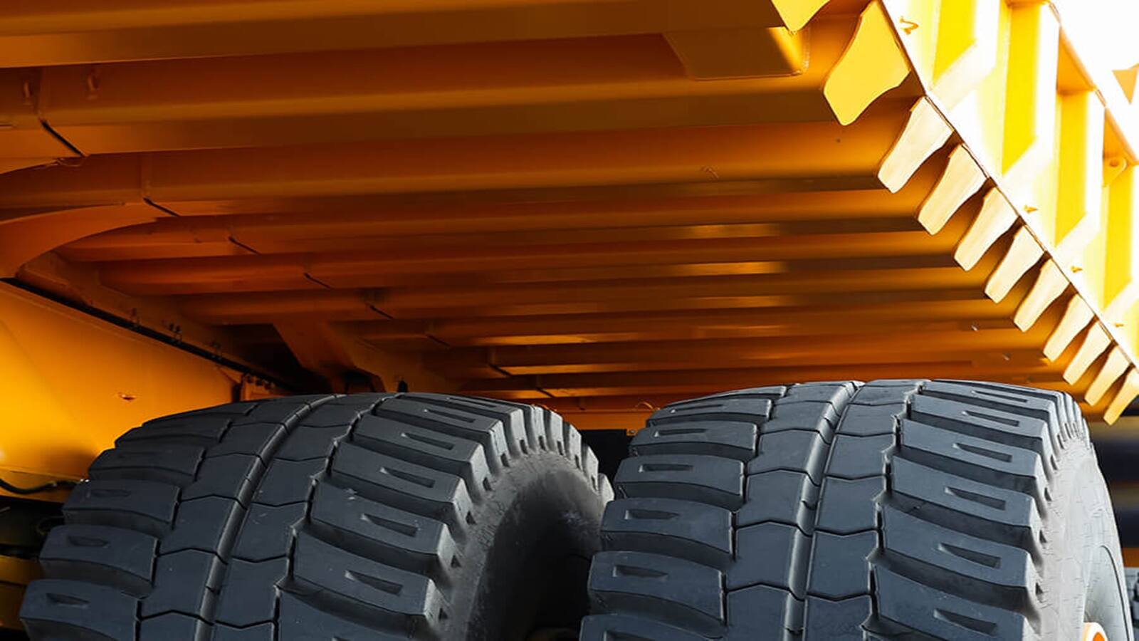 SRF । मौजूदा भाव: ₹3020.55 (-2.10%) एसआरएफ ने अपने सीएफओ के इस्तीफे का ऐलान किया तो इसके शेयर आज इंट्रा-डे में 3.24% टूटकर ₹2985.30 पर आ गए।