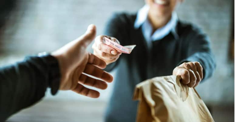 E-Commerce कंपनियों के COD चार्ज को लेकर सरकार की सख्ती, ग्राहकों की जेब पर बढ़ रहा अनदेखा बोझ