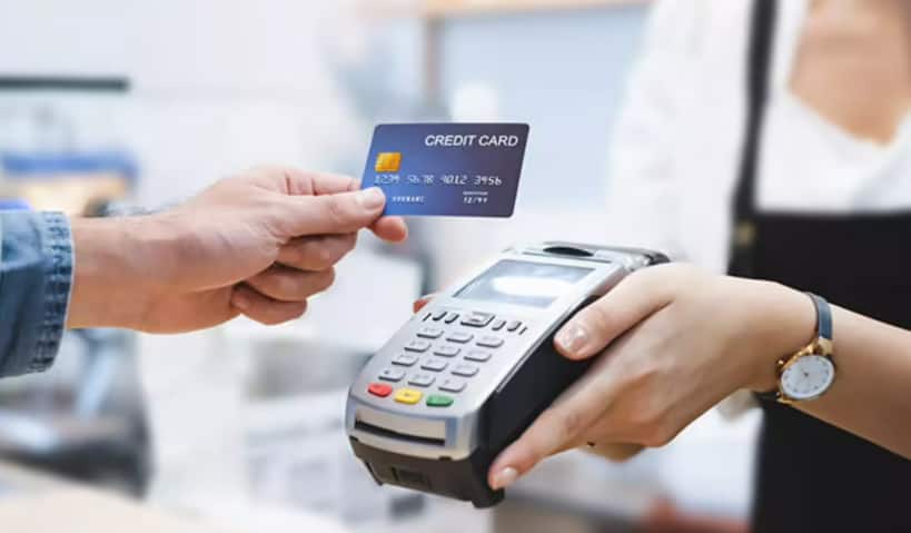 Credit Card के छिपे खतरे... सुविधा के साथ वित्तीय जोखिम भी, स्वाइप से पहले जरूर जान लें ये बातें Credit Card के छिपे खतरे... सुविधा के साथ वित्तीय जोखिम भी, स्वाइप से पहले जरूर जान लें ये बातें