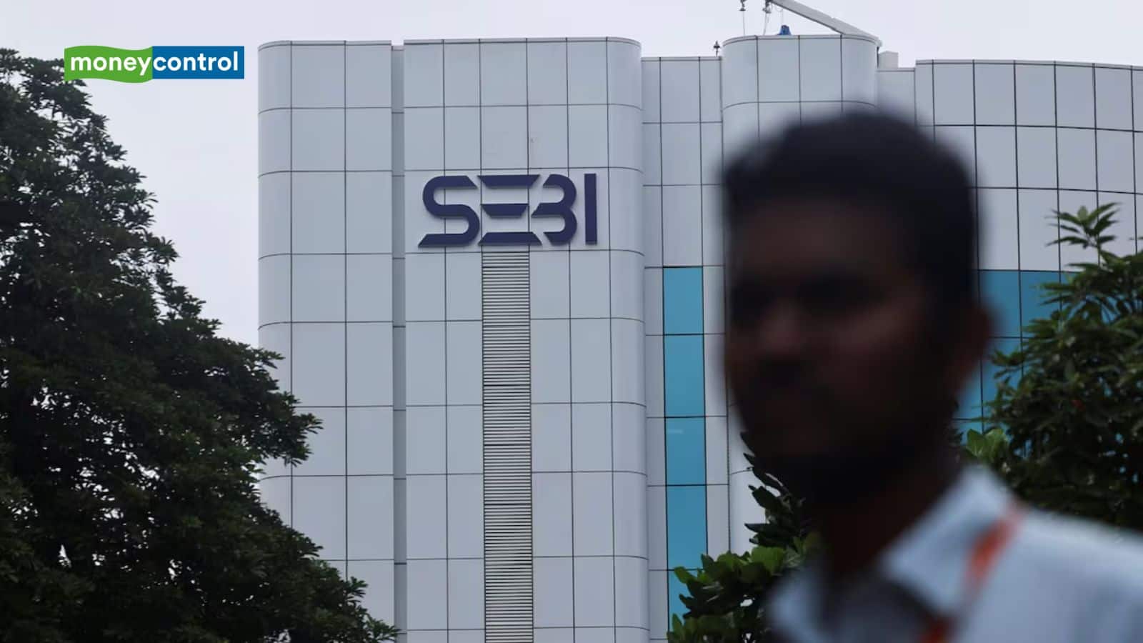 IEX के शेयरों में इनसाइडर ट्रेडिंग पर SEBI का बड़ा एक्शन; 8 लोग मार्केट से बैन, ₹173 करोड़ की गड़बड़ी से उठा पर्दा