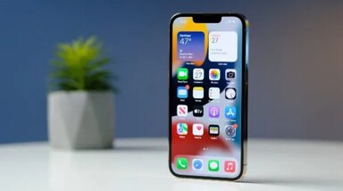 Google Pixel 10 अपनी बेहतरीन फोटोग्राफी के लिए जाना जाता है, लेकिन 2025 में यह अकेला स्टार नहीं है। कई Android फ्लैगशिप फोन और यहां तक कि नए iPhone भी एडवांस्ड सेंसर, प्रो-लेवल वीडियो रिकॉर्डिंग और शानदार इमेज क्वालिटी के साथ इसे टक्कर देते हैं।