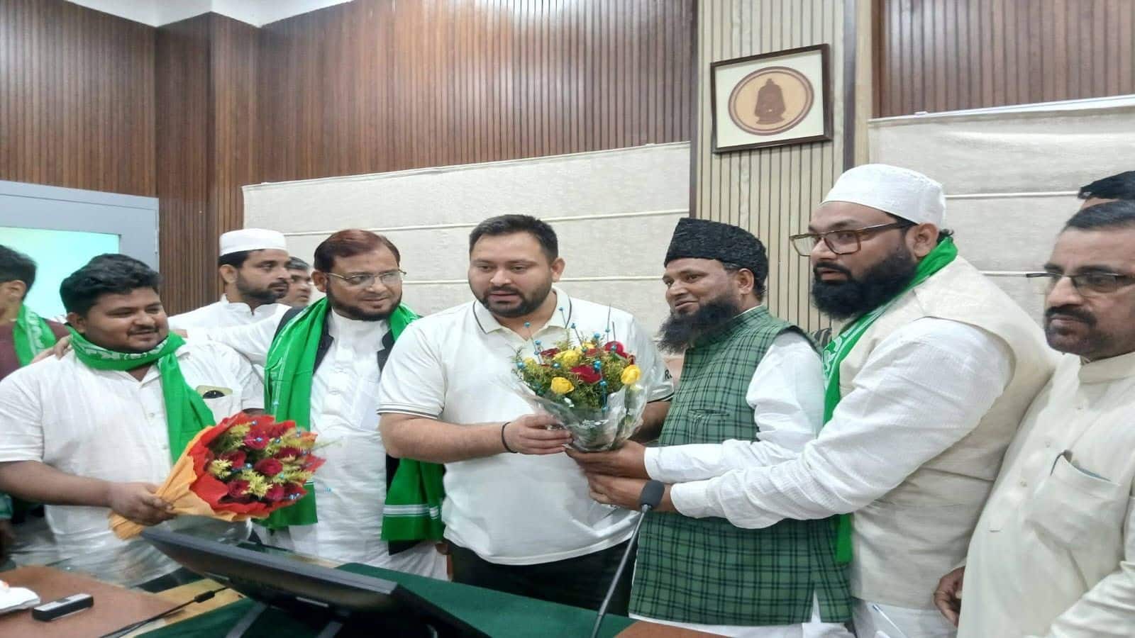 Bihar Chunav 2025: 'महागठबंधन आया तो वक्फ कानून कूड़ेदान में फेंक देंगे'; तेजस्वी यादव का बड़ा वादा Bihar Chunav 2025: 'महागठबंधन आया तो वक्फ कानून कूड़ेदान में फेंक देंगे'; तेजस्वी यादव का बड़ा वादा