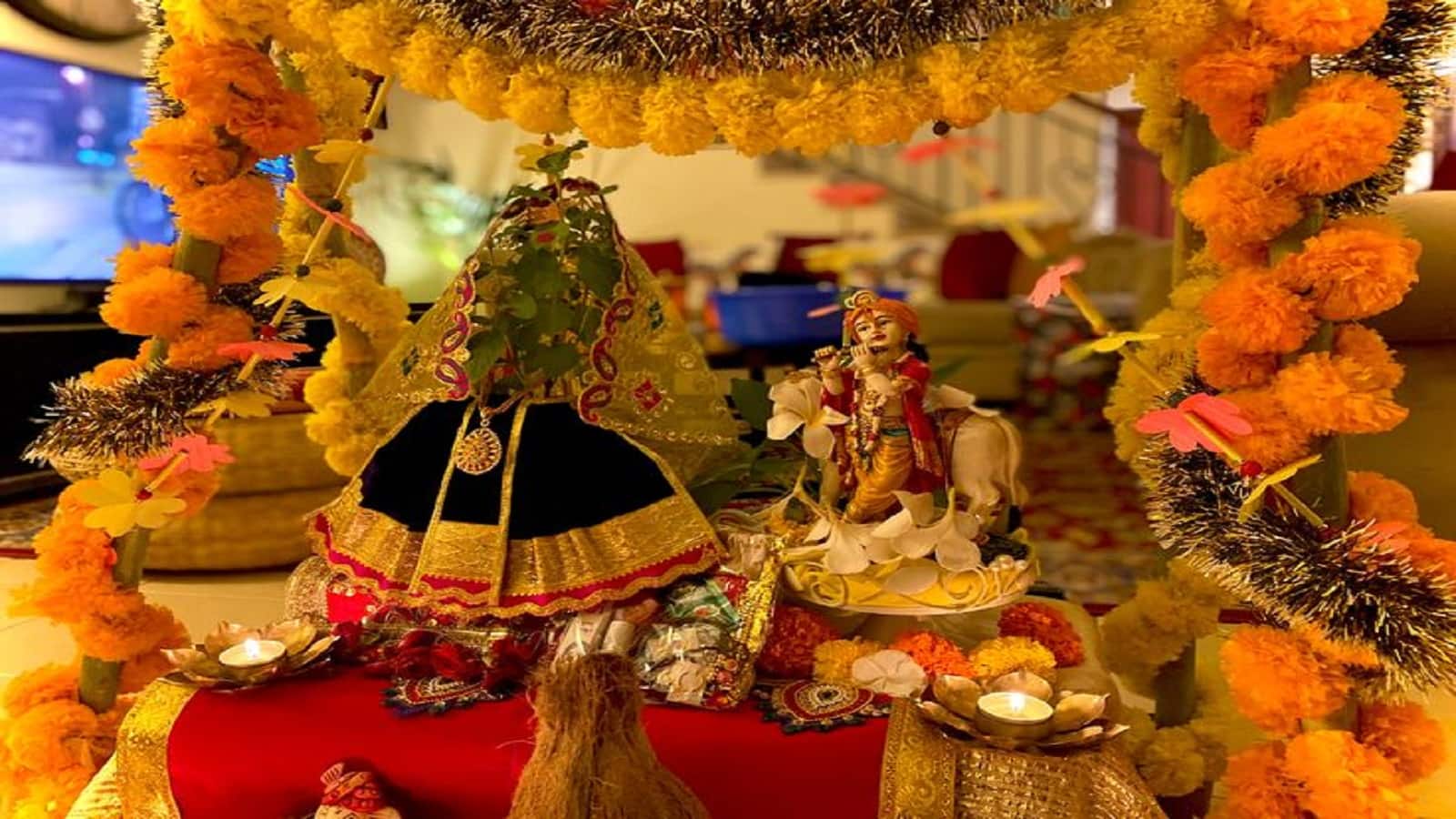 Tulsi Vivah 2025 Katha: तुलसी विवाह में जरूर सुनी जाती है ये कथा, जानिए वृंदा और जांलधर की कथा और विष्णु भगवान को क्यों मिला श्राप Tulsi Vivah 2025 Katha: तुलसी विवाह में जरूर सुनी जाती है ये कथा, जानिए वृंदा और जांलधर की कथा और विष्णु भगवान को क्यों मिला श्राप