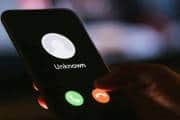 Phone Scam: फोन स्कैम से सावधान! नहीं तो खाली हो जाएगा आपका अकाउंट, जानें कैसे पहचानें फर्जी कॉल्स