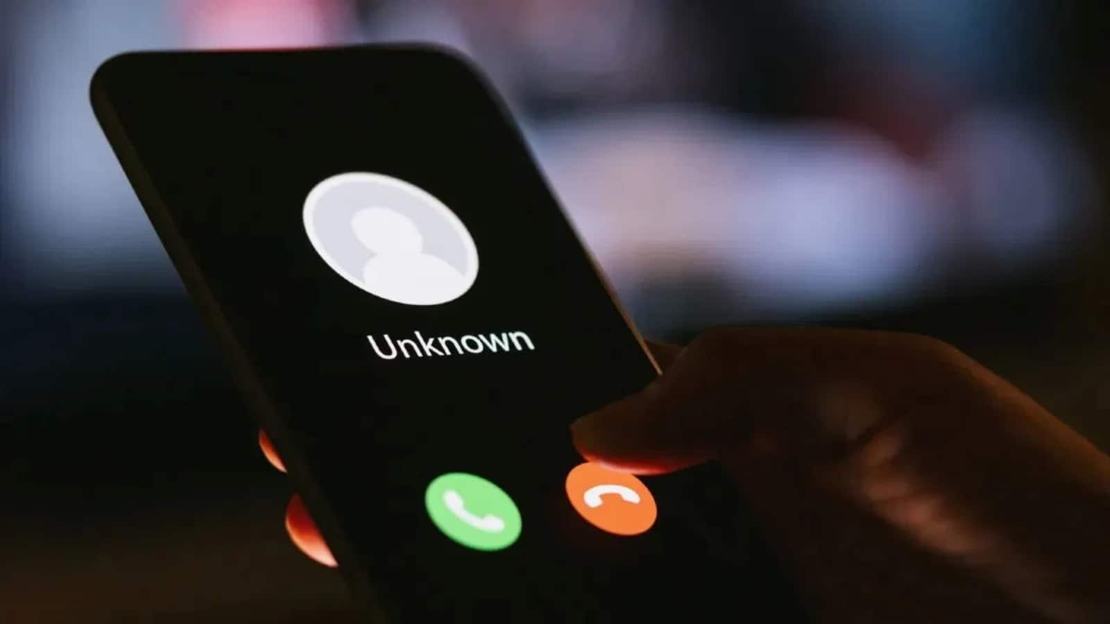 Phone Scam: फोन स्कैम से सावधान! नहीं तो खाली हो जाएगा आपका अकाउंट, जानें कैसे पहचानें फर्जी कॉल्स