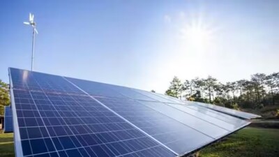 Waaree Renewable Shares: साल 2026 में अब तक यह शेयर लगभग 9.6 प्रतिशत तक गिर चुका 