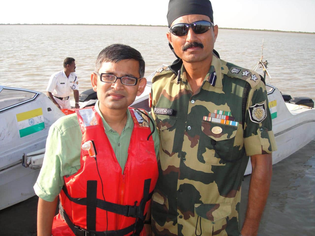 सर क्रीक इलाके की सुरक्षा में तैनात BSF अधिकारी