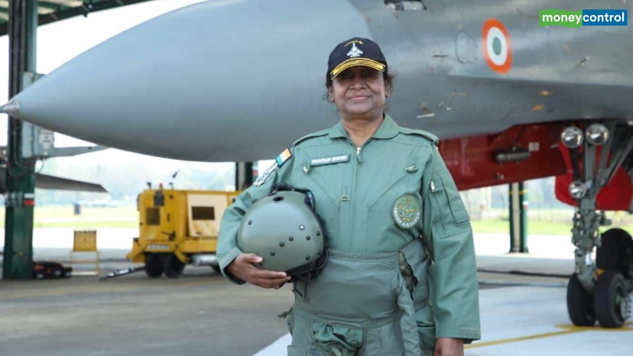 Droupadi Murmu: सबमरीन में सवार होंगी राष्ट्रपति द्रौपदी मुर्मु, करेंगी समुद्री यात्रा...सामने आई ये बड़ी जानकारी Droupadi Murmu: सबमरीन में सवार होंगी राष्ट्रपति द्रौपदी मुर्मु, करेंगी समुद्री यात्रा...सामने आई ये बड़ी जानकारी