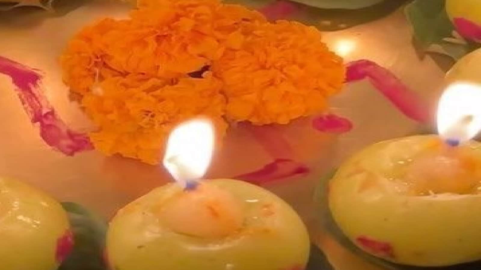 Amla Navami 2025: अक्षय पुण्य के लिए 31 अक्टूबर को इस विधि से करें पूजा, जानें आंवला नवमी का महत्व Amla Navami 2025: अक्षय पुण्य के लिए 31 अक्टूबर को इस विधि से करें पूजा, जानें आंवला नवमी का महत्व